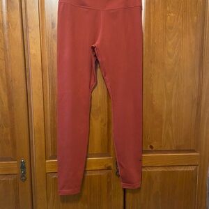 Red Leggings‎